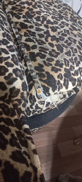 Продам кутовий  диван,ПіД РЕСТАВРАЦІЮ!ДАМАНСКИЙ!