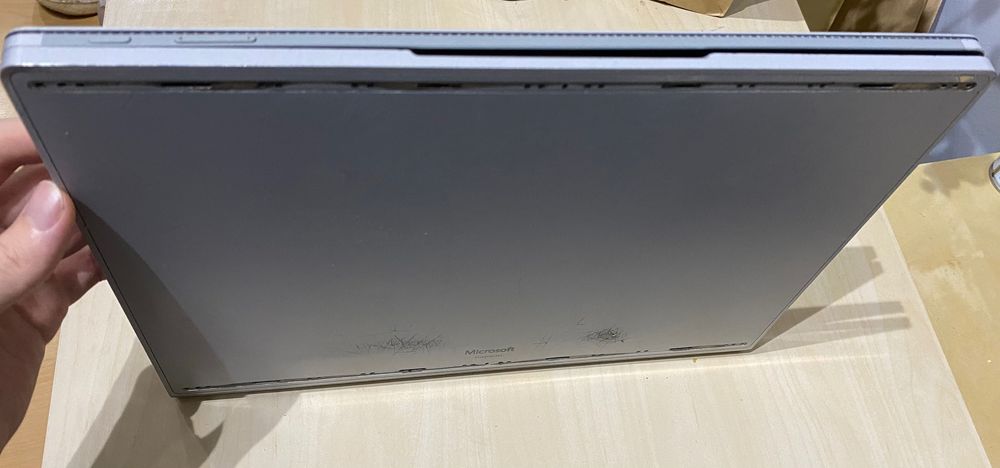 Microsoft surface book 2 i7 16gb gtx 1060 + stylus