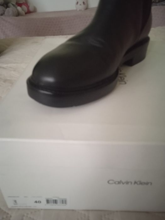 Продам жіночі шкіряні ботінки Calvin Klein