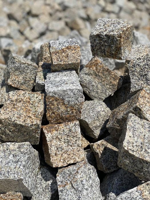 Kostka granitowa szaro miodowa- ładna- kopalnia granitu - producent