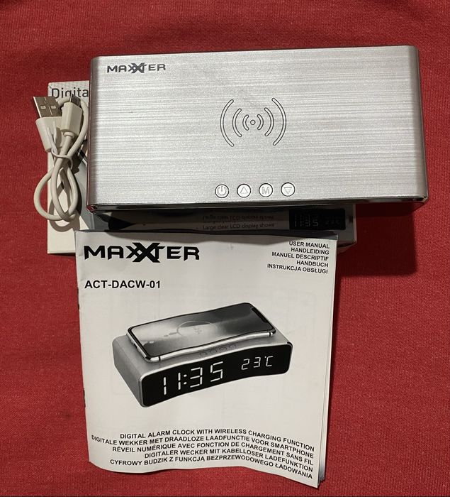 Digital Alarm Clock with Wireless Charging Function445943250734950401