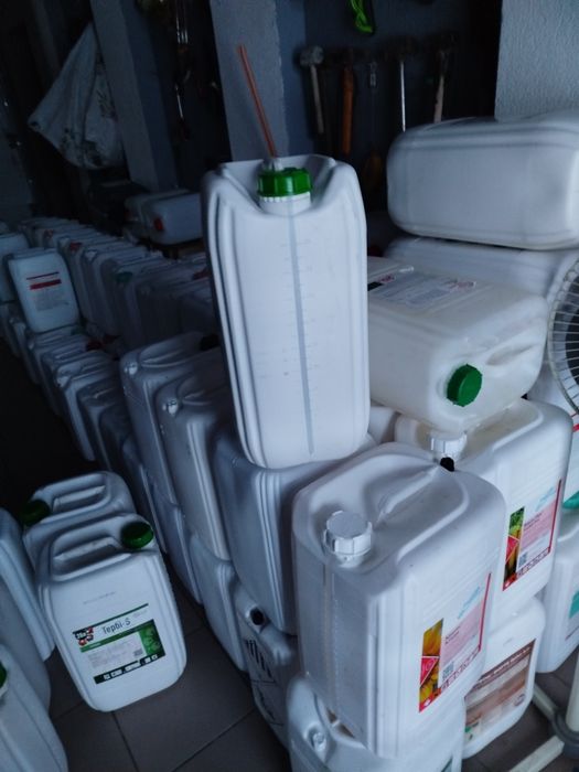 Каністри пластикові