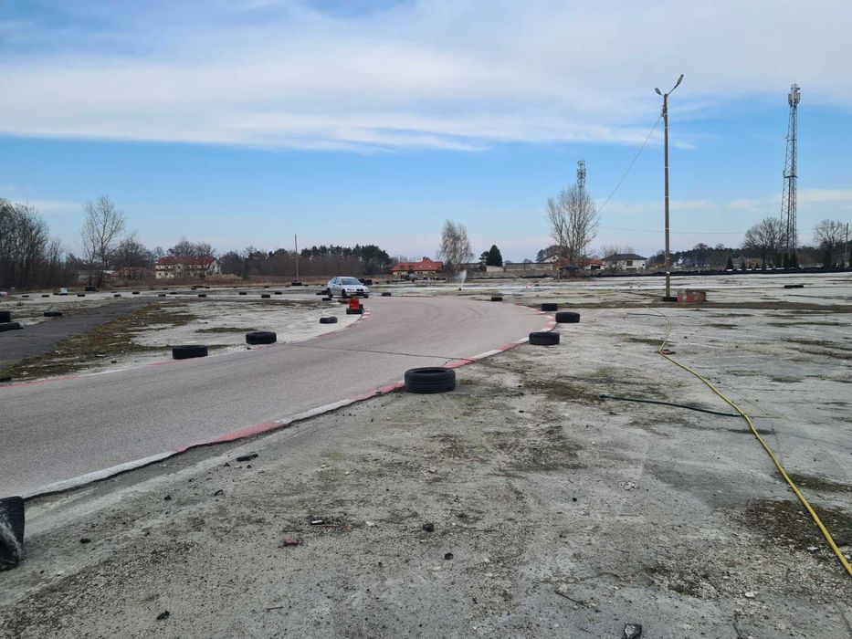 Plac utwardzony pod parking, plac manewrowy, nagrania, zdjęcia