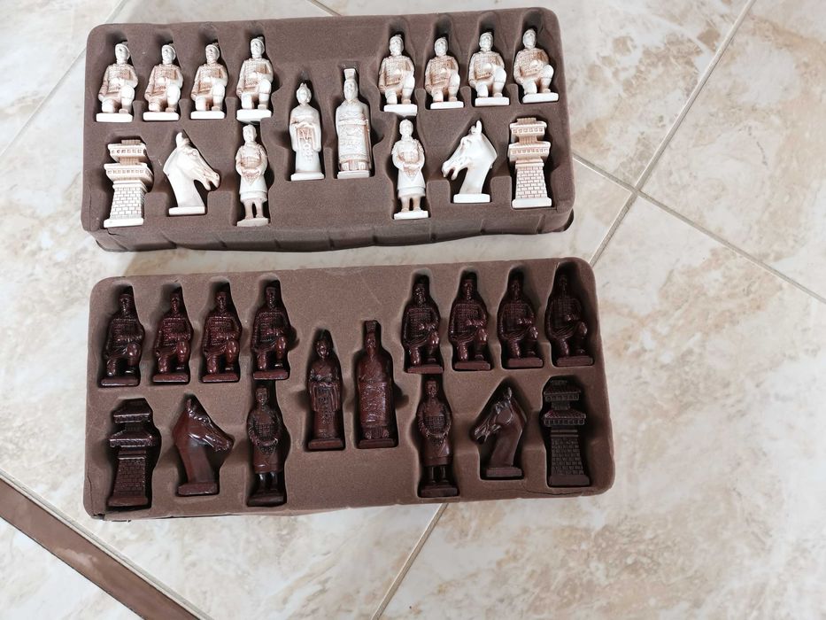 Szachy figurowe kolekcjonerskie Terakotowa Armia