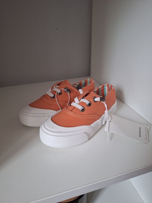 Trampki wsuwane r. 26 Reserved nowe