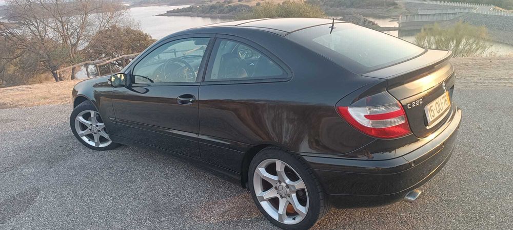 Vendo Mercedes c220 sportcoupe estofos em pele, bancos aquecidos, com apenas 250000 Km