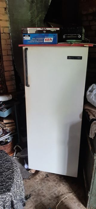 Продам холодильник снайге рабочий.