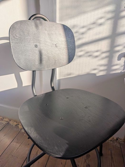 Cadeira Giratória IKEA KULLABERG (Preta c/ Almofada) – Estrela / Santos