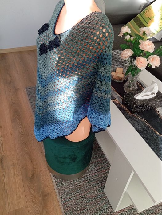 Śliczne ponczo damskie