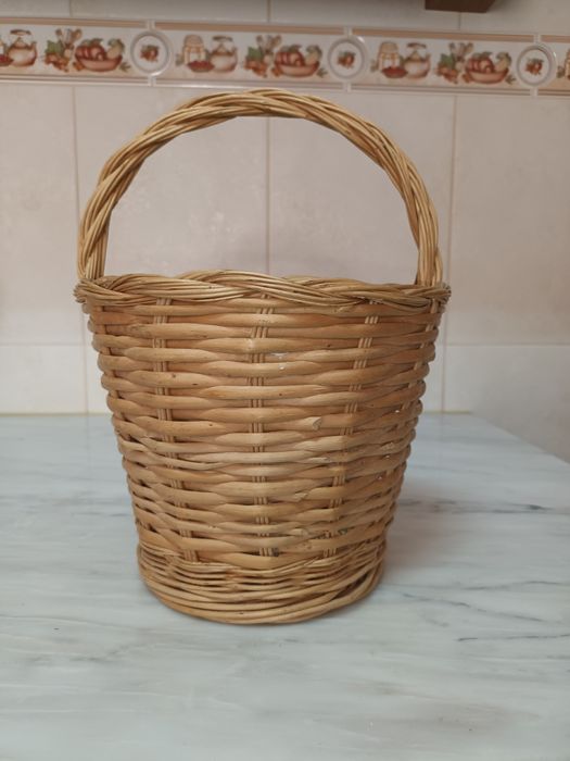 Cestos de verga feitos e trabalhados  à mão