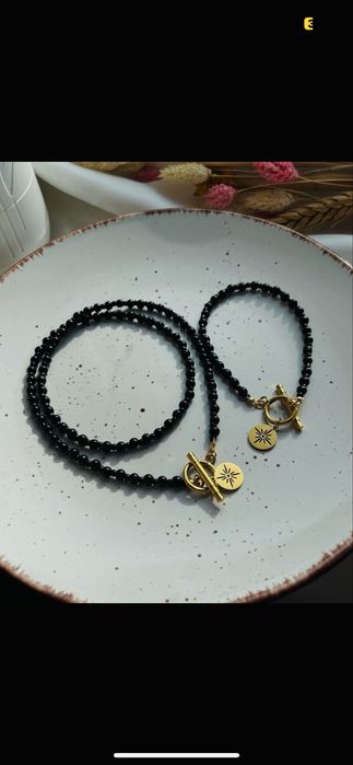 Намисто з чорного оніксу.