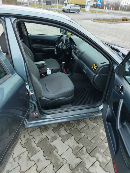 Продаж сімейного авто