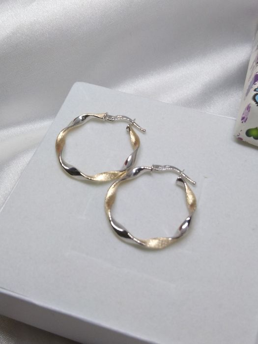 Piękne złote kolczyki koła, złoto satynowe i białe próby 585