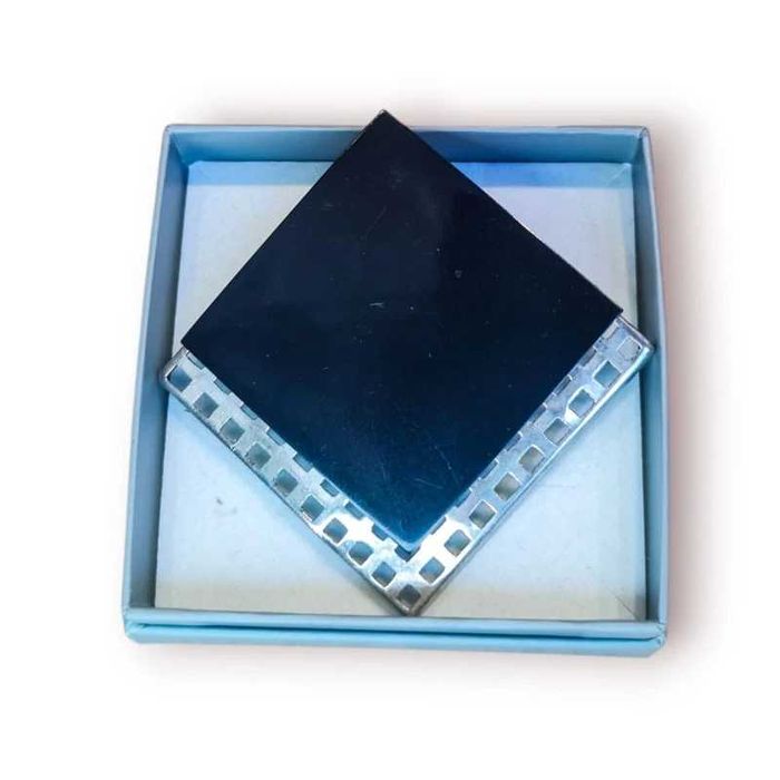 Pregadeira Autor– Ana Fernandes– Metal c/Frente Preta Base Geométrica