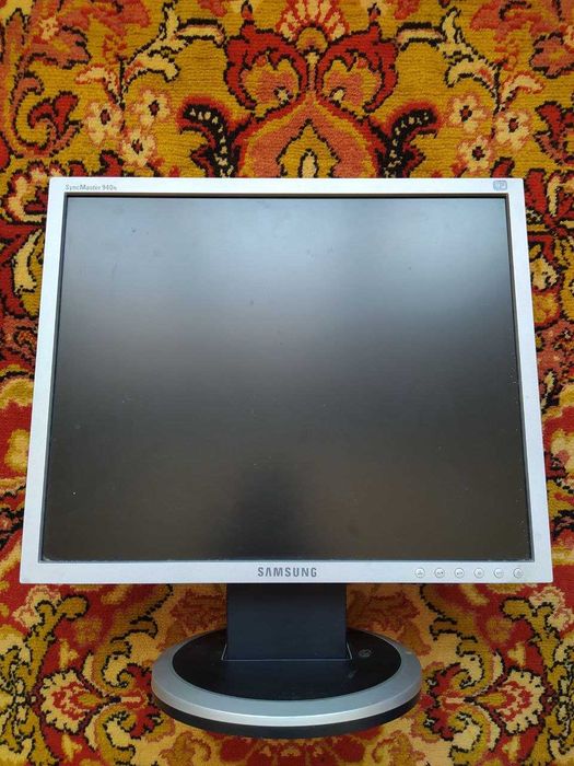 Продам монитор. Рабочий! Возможен торг!