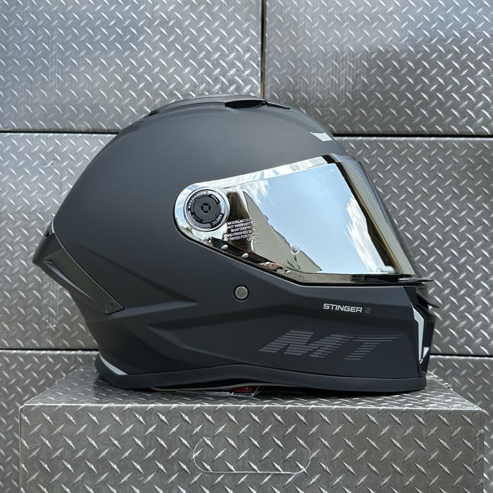 Мотошолом MT Stinger 2 Matt Black | ECE 22.06