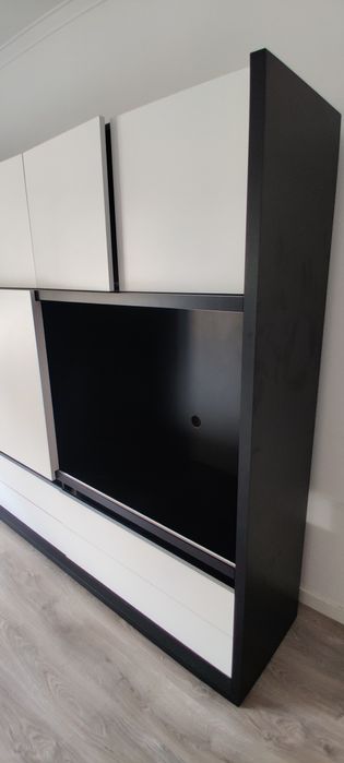 Combinado móvel TV + arrumação