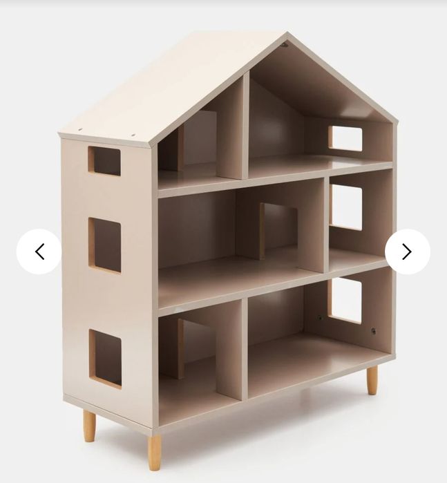 Regal w kształcie domku