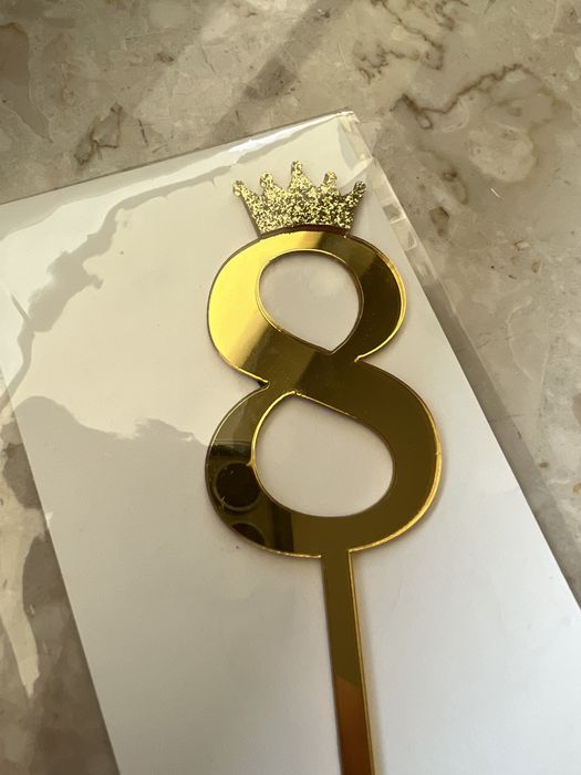 Topper na tort urodzinowy 8 lat