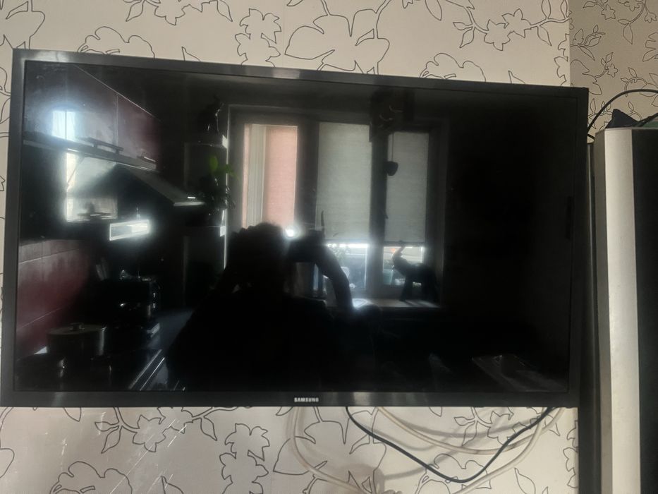 Телевізор samsung Ue32n5000ua з кранштейном
