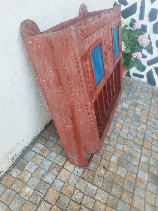 Móvel muito antigo em madeira para cozinha