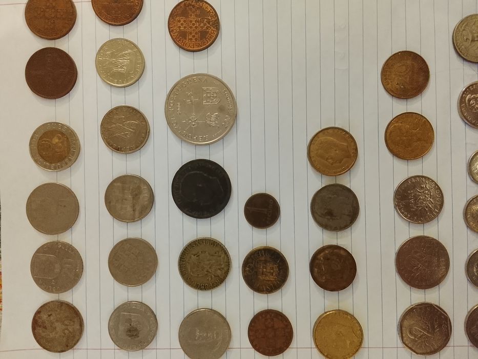 Várias moedas de coleção