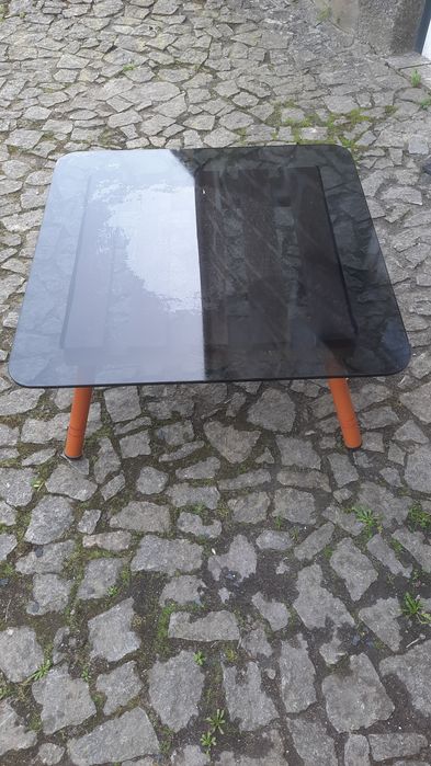 Mesa de centro em excelente estado.
