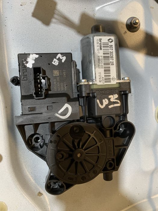 Motor elevador vidro porta direita Renault Megane III COUPE