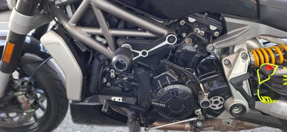 Ducati XDiavel S com suportes e malas Hepco & Becker