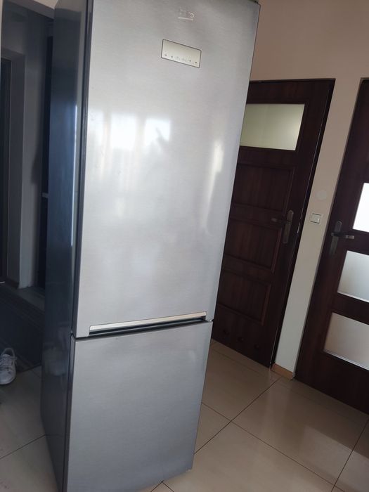 Lodówka Beko uszkodzona