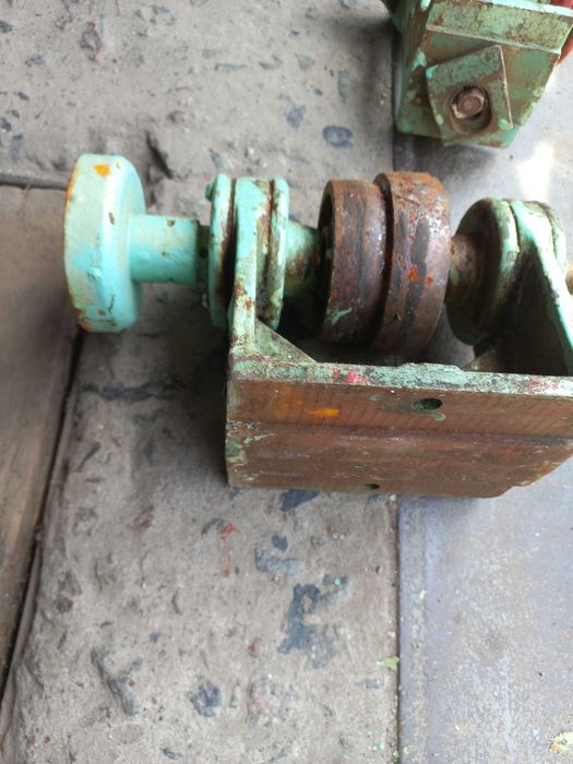 Передня і задня бабка.