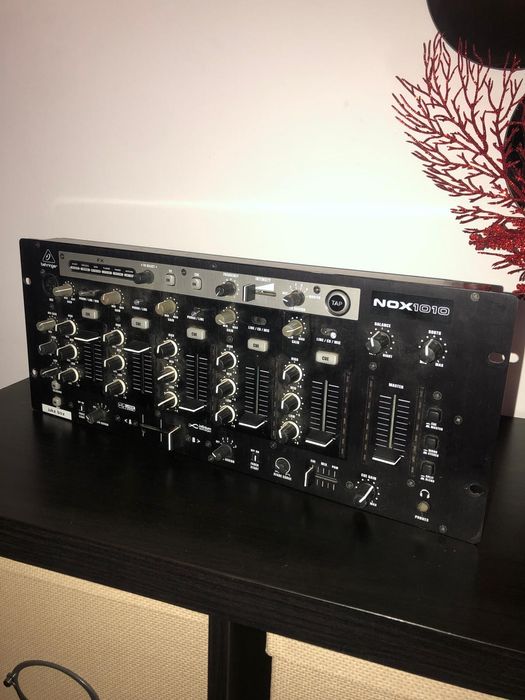 Behringer NOX1010 Pro mixer (Mesa de Mistura)