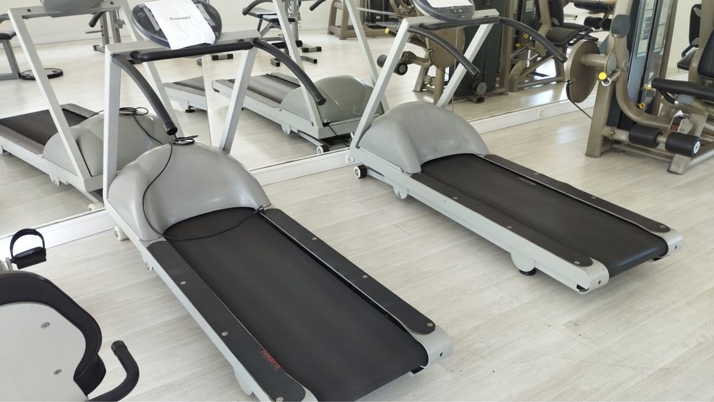 Varias maquinas ginasio