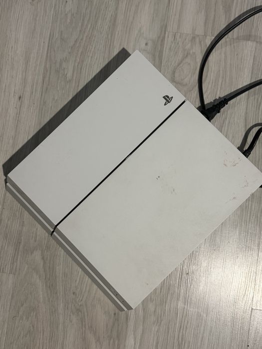 Продам консоль PS 4