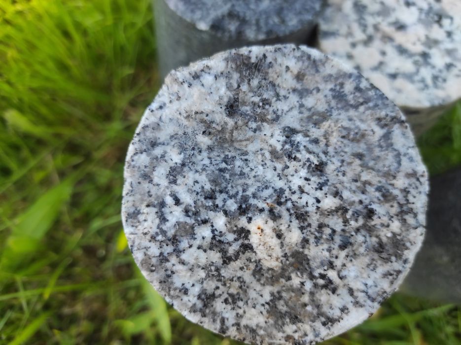 Kołki z kamienia palisady palisada granitowa