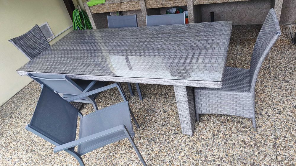 Vende-se mesa cinzenta 209X100X75com exterior com 6 cadeiras