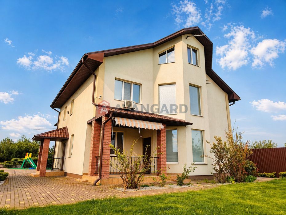 Продам дом 270м2 с ремонтом и бассейном в Новоселовке