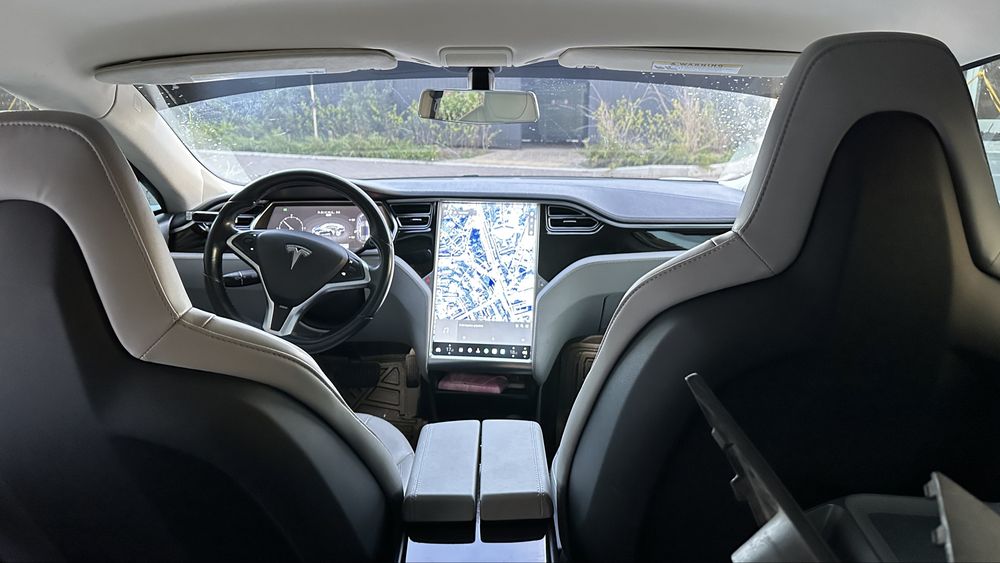 Tesla Model S 2013 85квт Тесла