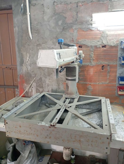 Base e coluna para Serra de Corte