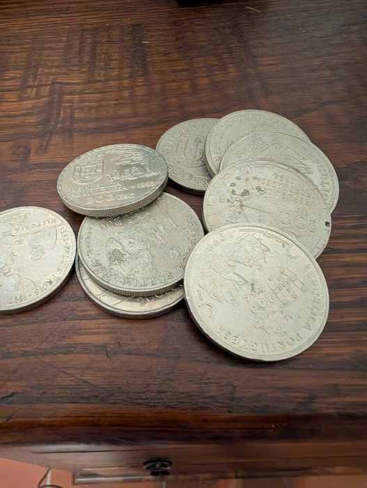 Moedas comorarivas de 200 escudos