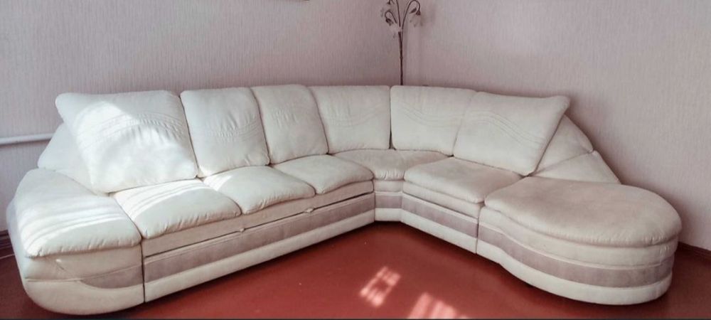 Продам диван , требует химчистки