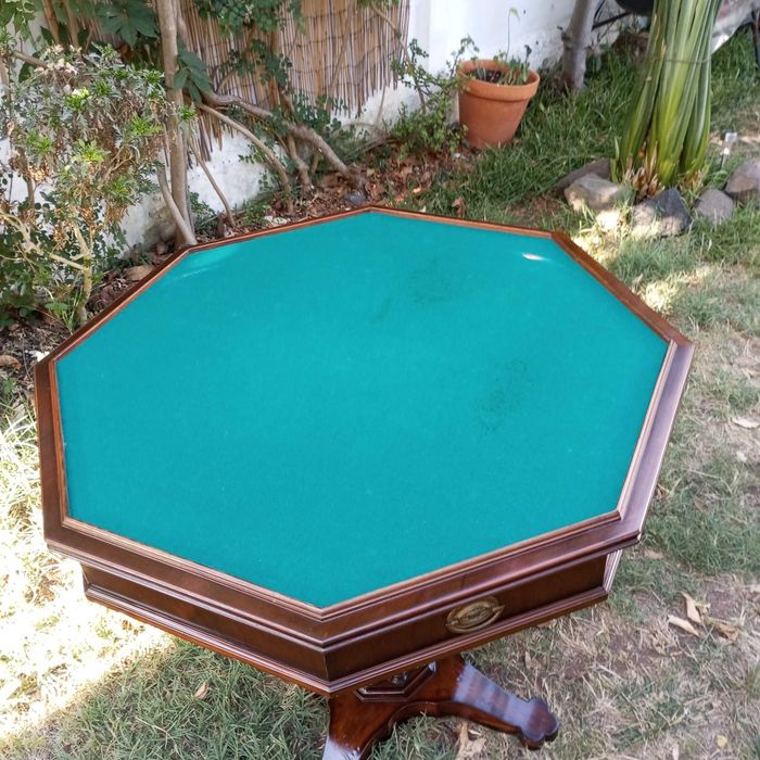 Mesa de jogo octogonal