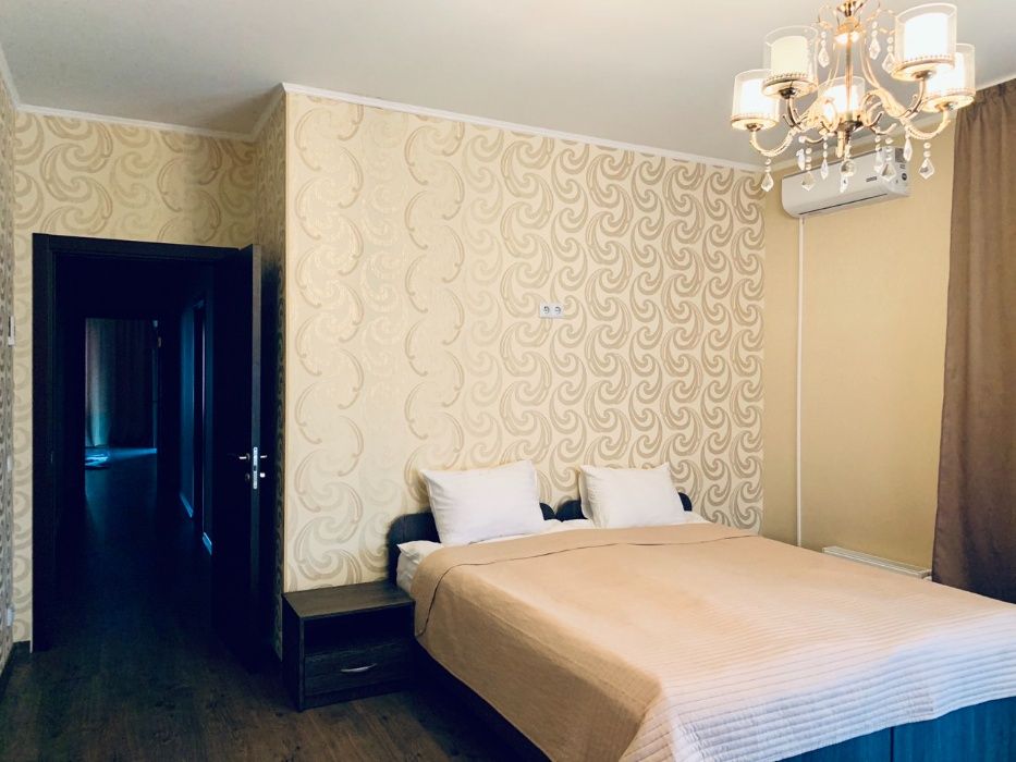 Посуточная аренда дома 460 кв., 6 раздельных спален. Сауна.