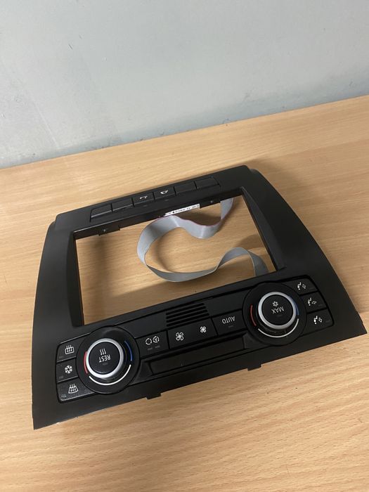 Panel Ramka klimatyzacji BMW E88 osłona Climatronic