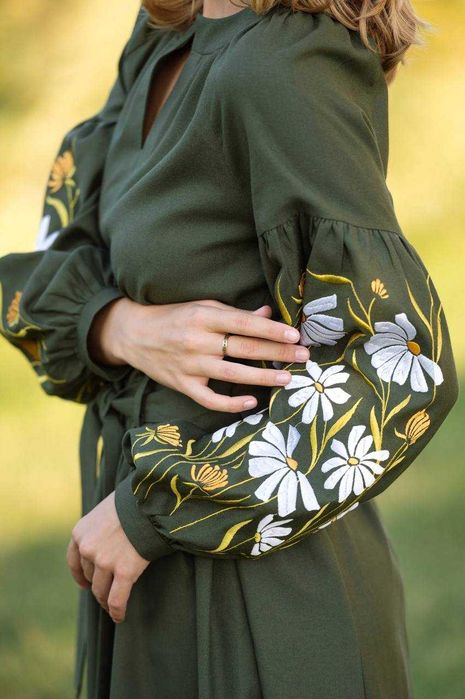 Вишита сукня вишиванка, хакі з ромашками, L