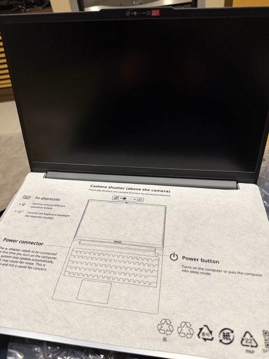 Portatil Lenovo LOQ 15IAX9E-923 15,6
