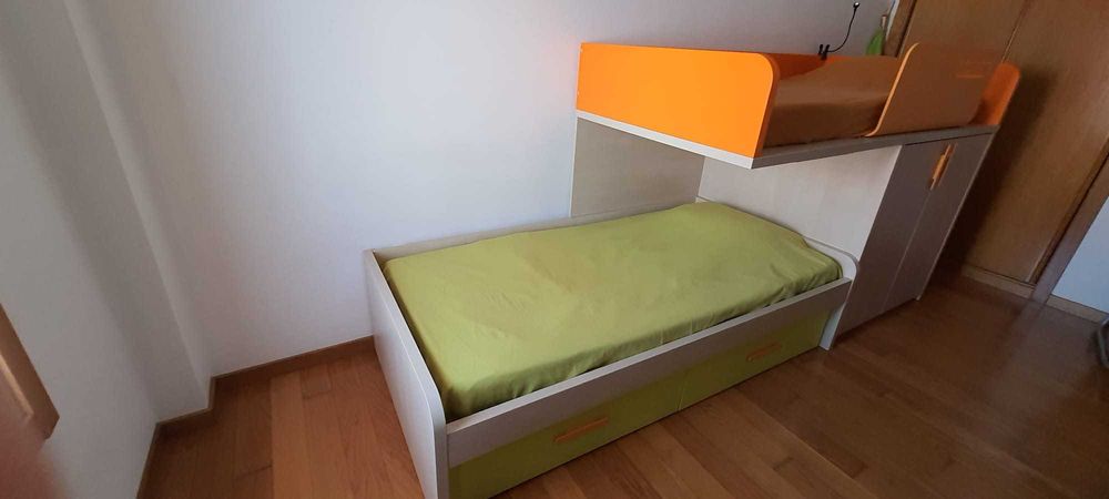 Beliche para crianças com armário e gaveta – ótimo estado