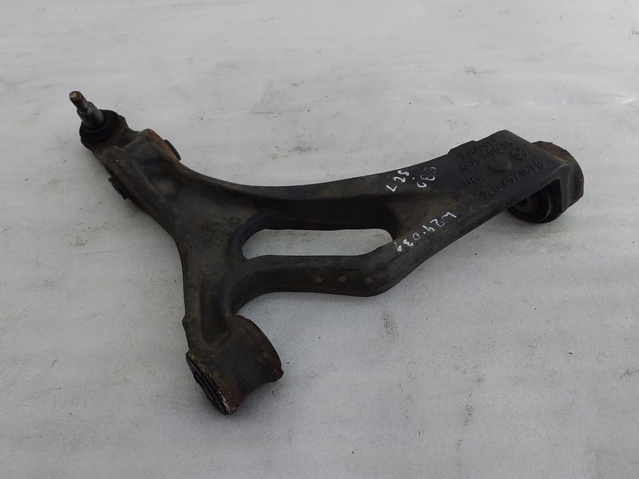 Braço de suspensão frente esquerdo VOLKSWAGEN Touareg (7L)