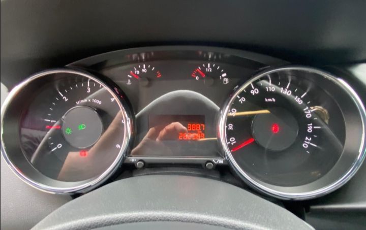 Продаж Пежо 3008 1.6 дизель