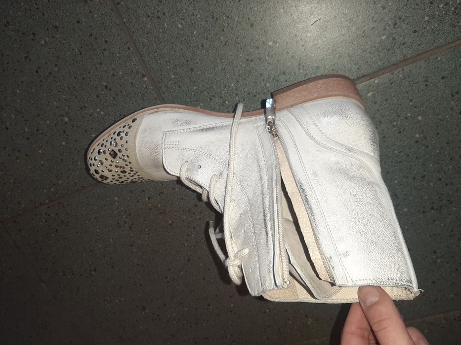 Botki trzewiki złote dżety ćwieki 40 beżowe